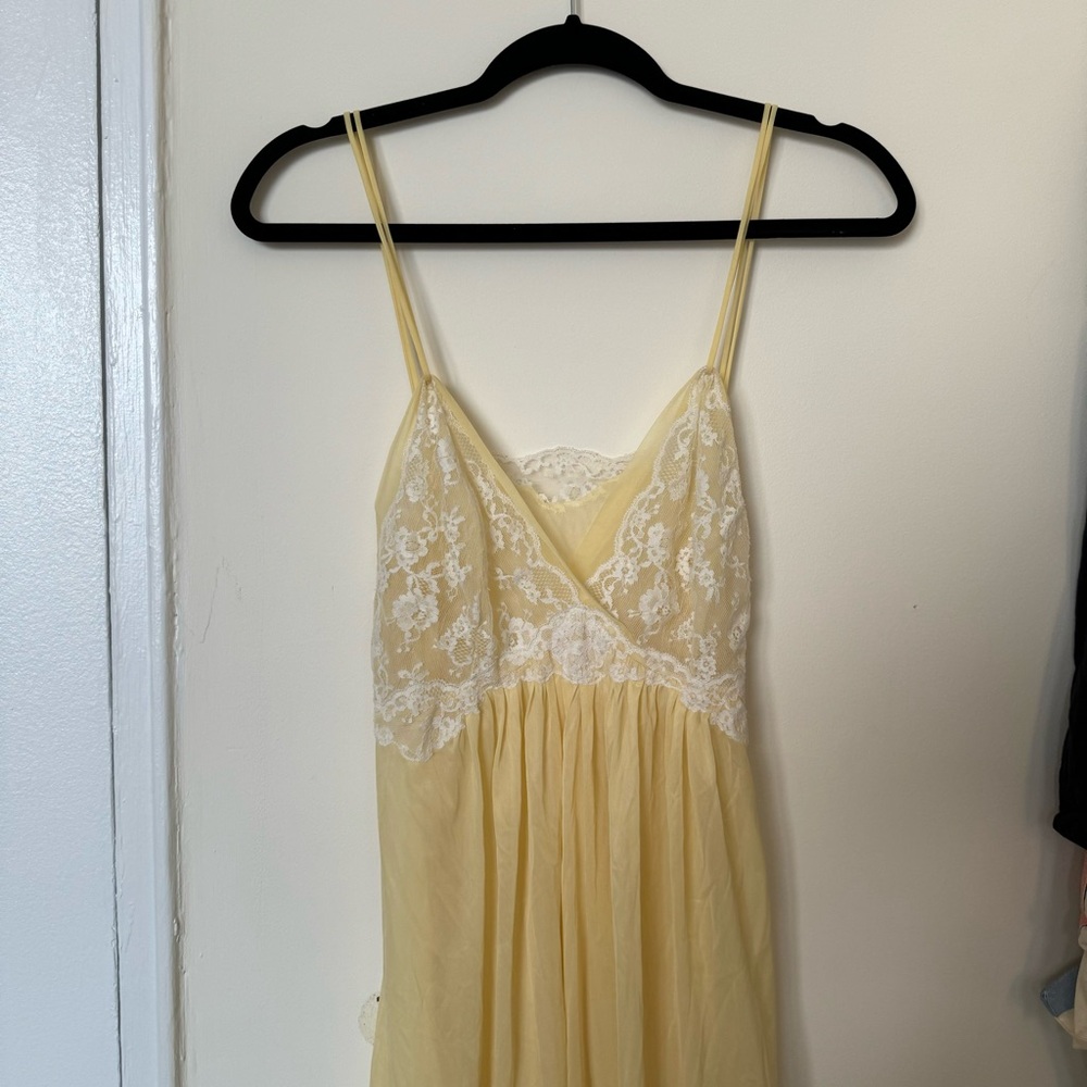 ❌ SOLD ❌ Vintage Sheer & Lace Yellow Midi/Maxi Slip Dress - Picture 4 of 5